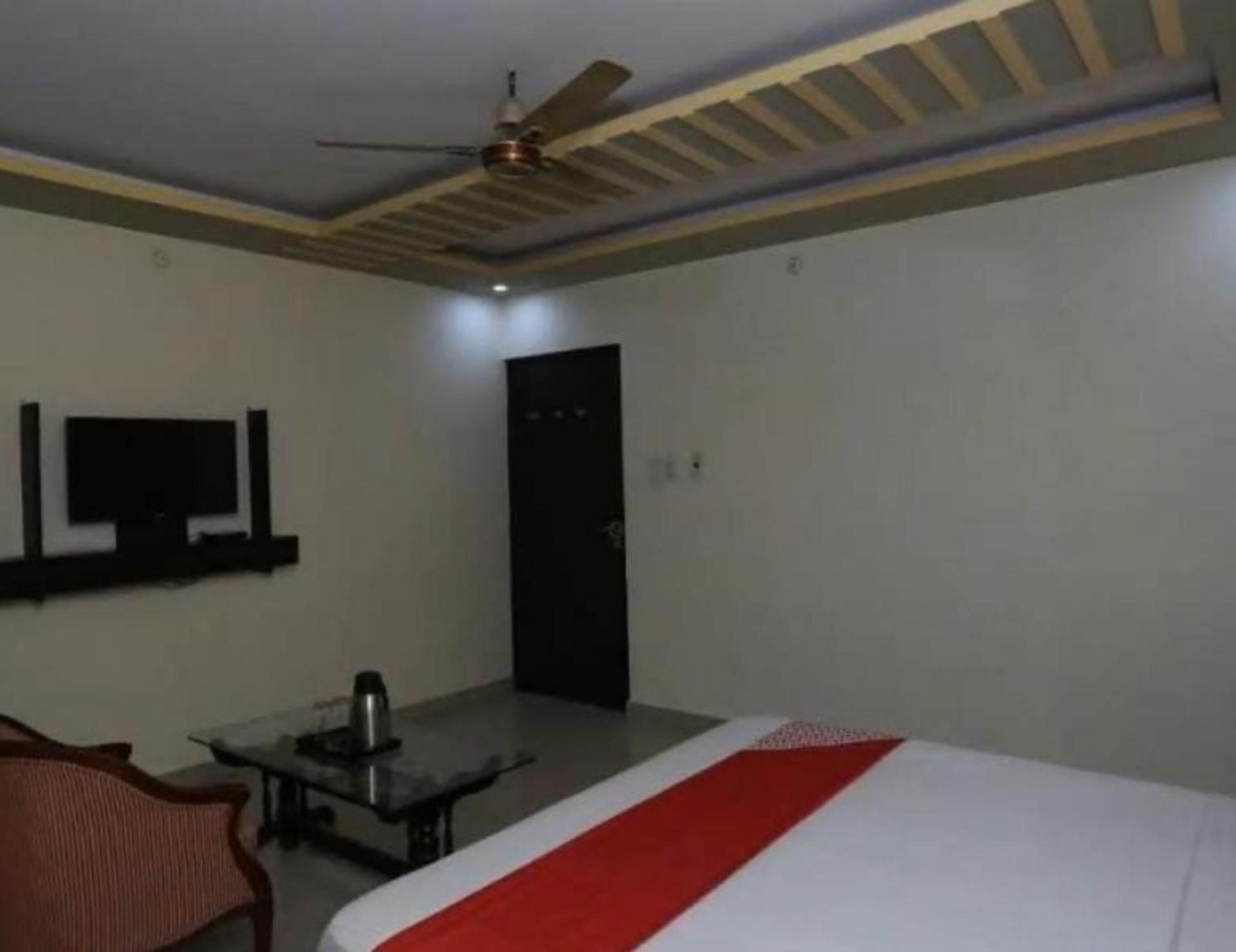 Hotel S K Palace Lucknow , Best Hotel In Lucknow , Hotel In Transport Nagar Lucknow ,Budget Hotels In 러크나우 외부 사진